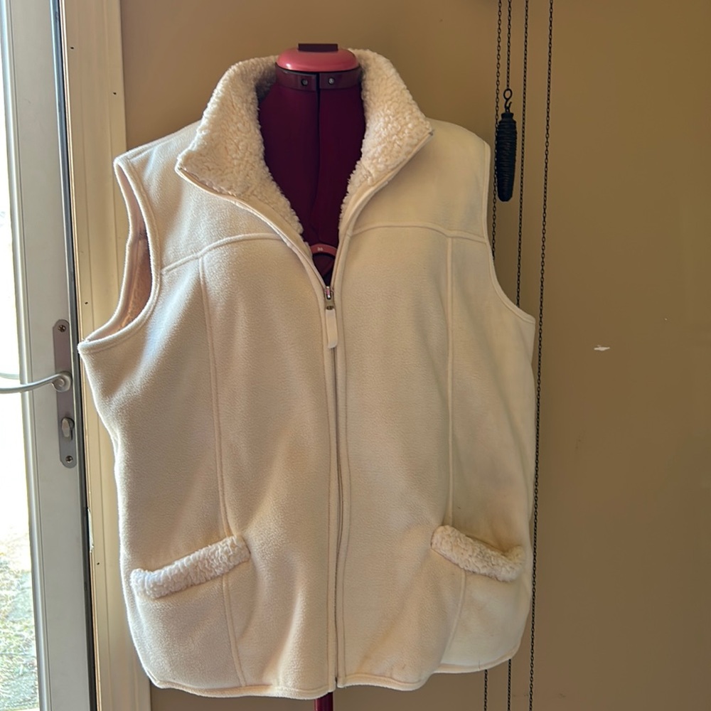Warm cozy ladies vest. 1x ivory vest.